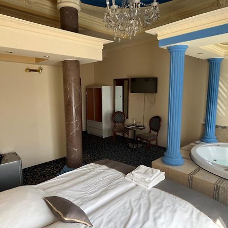 Hotel Venecia Palace Михаловице Экстерьер фото