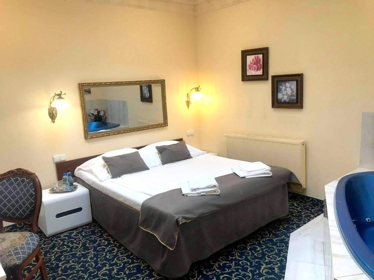 Hotel Venecia Palace Михаловице Экстерьер фото