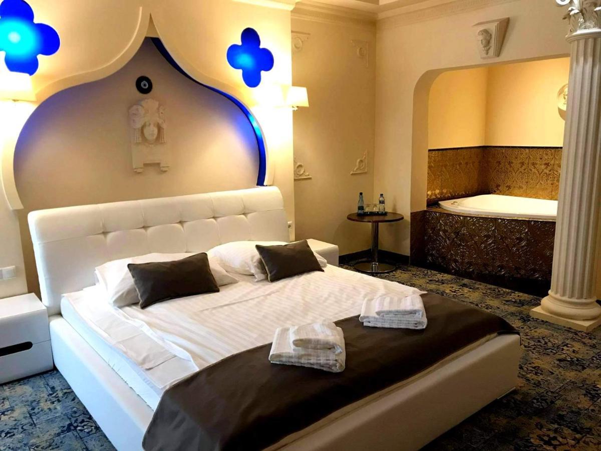 Hotel Venecia Palace Михаловице Экстерьер фото