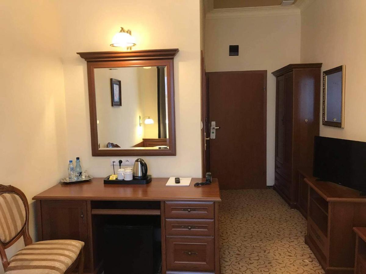 Hotel Venecia Palace Михаловице Экстерьер фото