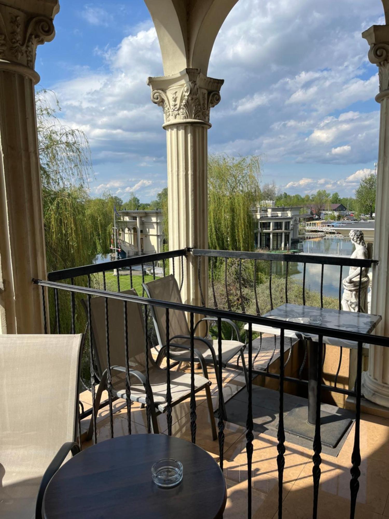 Hotel Venecia Palace Михаловице Экстерьер фото