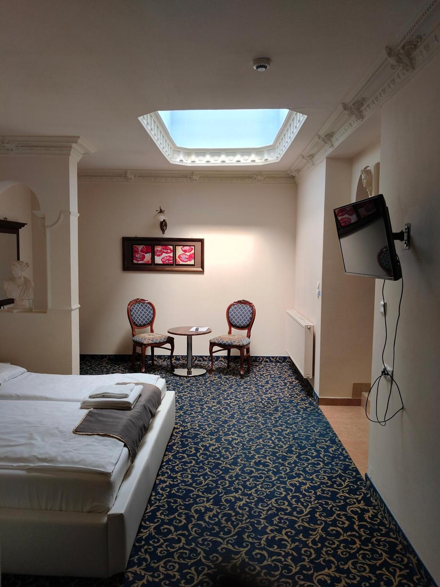 Hotel Venecia Palace Михаловице Экстерьер фото