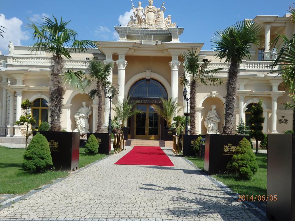 Hotel Venecia Palace Михаловице Экстерьер фото