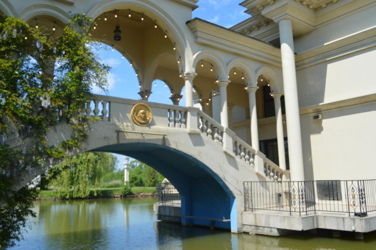 Hotel Venecia Palace Михаловице Экстерьер фото