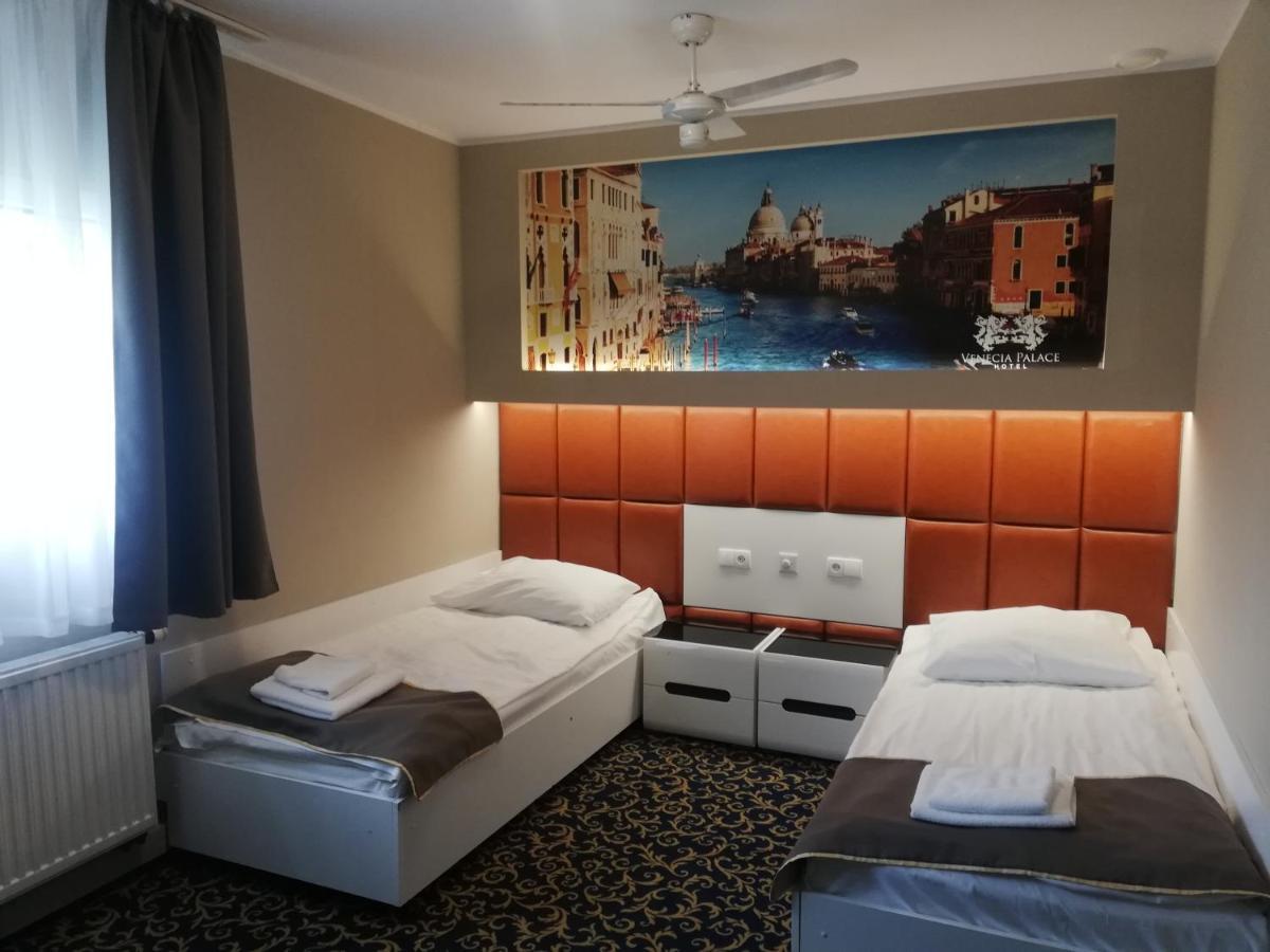 Hotel Venecia Palace Михаловице Экстерьер фото