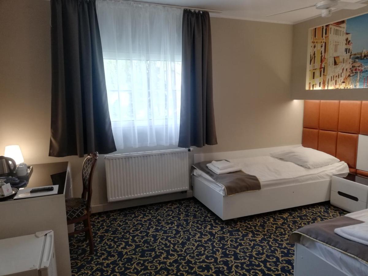 Hotel Venecia Palace Михаловице Экстерьер фото
